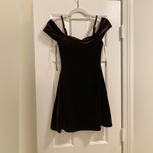 Windsor Flirty And Chic Velvet Off-The-Shoulder Mini Dress Size XS NWT